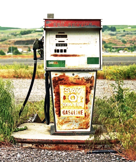 Sav O Matic gasoline pump near Richland Wash., Richland WA, Richland Wash., Sav O Matic, Kodak Portra 400, Jeff King Photography, Mamiya 645 Pro